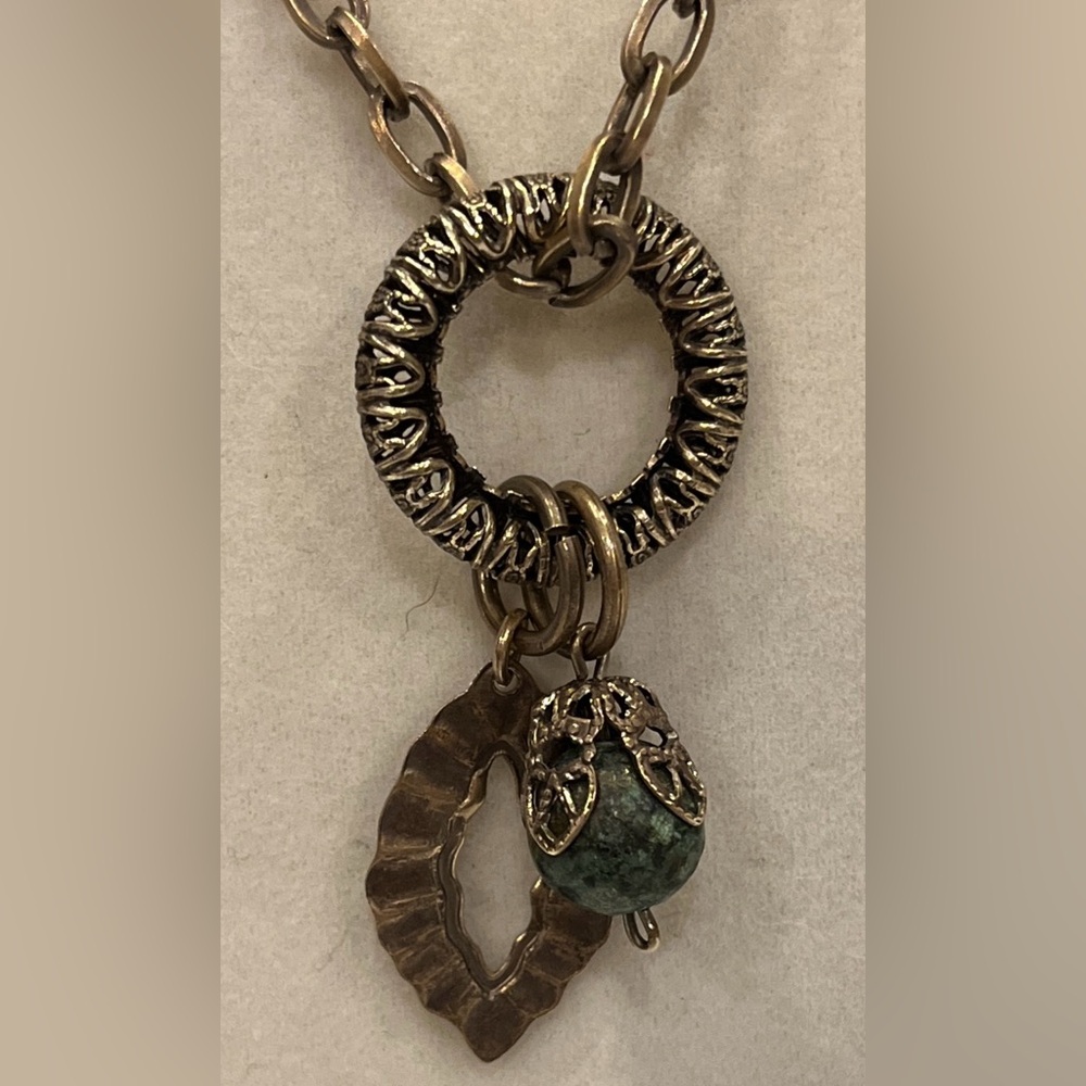 Elegant Gold-Toned Necklace - Picture 6 of 7